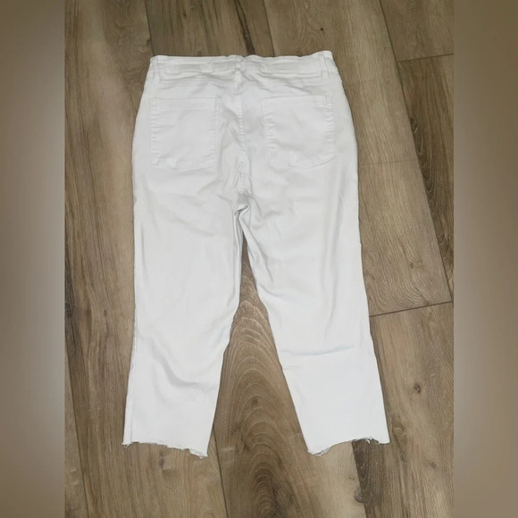 BODY BY US Plus size white womens capris - Picture 4 of 4